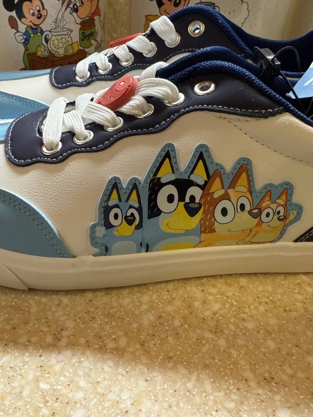 Bluey and Friends Men’s SZ 10 White & Blue Cartoon-Accent Sneakers Shoes NEW